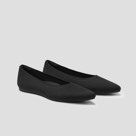 VIVAIA Aria 5°ブラックの尖ったつま先とニットの外観